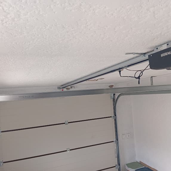 Automatismo e calha de porta de garagem Hörmann